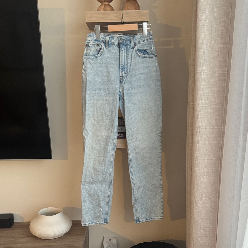 Abercrombie 90s Straight Ultra High Rise Jeans
